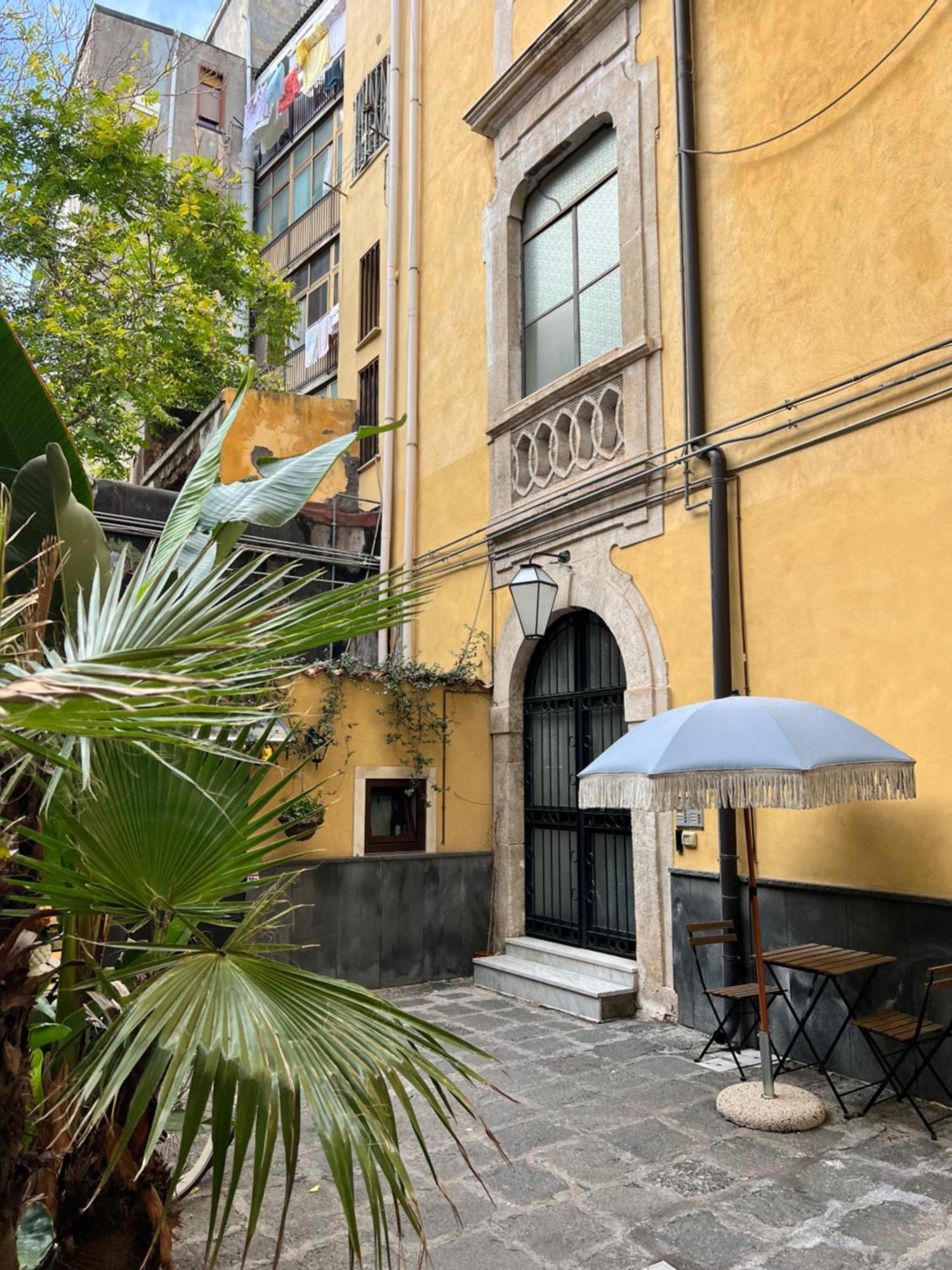 Вилла Palazzo Kolombo Катания Экстерьер фото